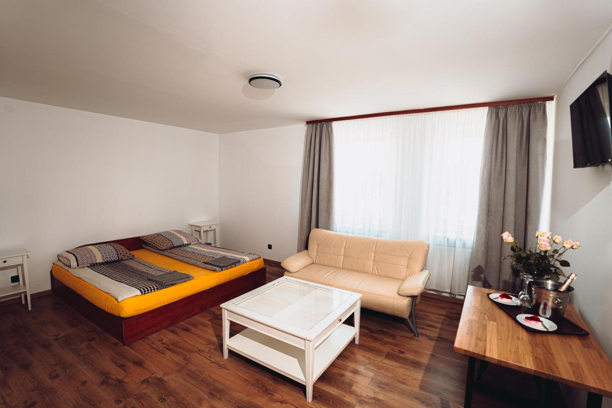 Hotel Kalwados Radzymin Exteriér fotografie